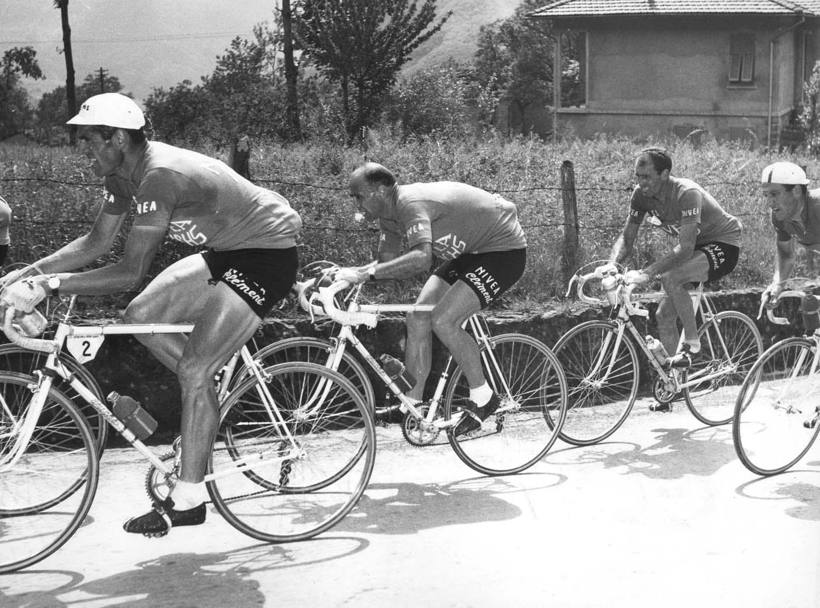 Giro d&#39;Italia 1956, da sinistra baroni, Magni e Martini
